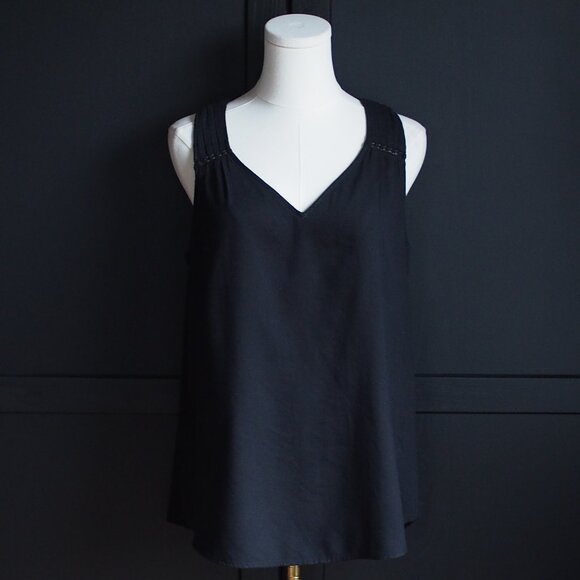 Old Navy | NWT Sleeveless Black Blouse w Embroidered Lace Detail - Picture 2 of 8
